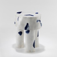 <a href="https://www.galeriegosserez.com/artistes/salomon-celine.html">Céline Salomon</a> - Owen - Table d'appoint Bleue & Blanche